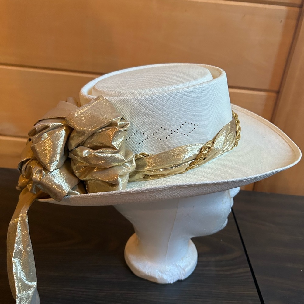 Women's straw Cowboy Hat with Gold Ribbon Accent size 6 7/8